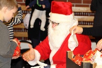 Joulupukkikin löysi tiensä Rauhalan koululle